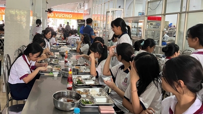 Suất ăn 38.000 đồng bị tố ít, trường nói học sinh có thể mua thêm thức ăn