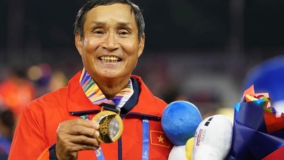 Coach Mai Duc Chung's dedicated journey to Vietnamese women's football.