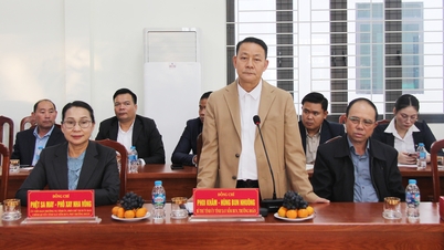 Sekretaris Komite Partai Provinsi Xay Som Bun (Laos) mengunjungi dan melakukan kegiatan di Kawasan Industri Song Khe - Noi Hoang.