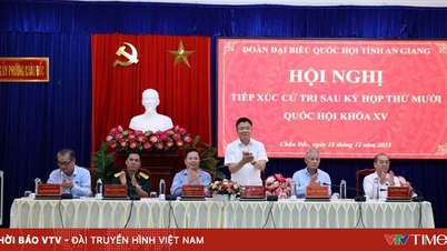 El viceprimer ministro Le Thanh Long se reúne con votantes en An Giang.