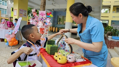 មន្ទីរអប់រំ និងបណ្តុះបណ្តាលទីក្រុងហូជីមិញបញ្ជាក់ថា៖ មិនមាន «វគ្គសិក្សារួមគ្នា» ឬ «វគ្គសិក្សាស្ម័គ្រចិត្ត» ទេ។
