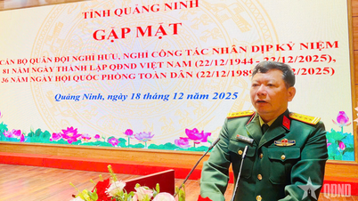 Quang Ninh: Találkozó nyugdíjas és volt katonatisztekkel az 5. védelmi zónában - Quang Yen.