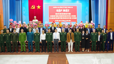 ចំណងមិត្តភាពដ៏កក់ក្តៅរវាងយោធា និងជនស៊ីវិល នៅមហាវិទ្យាល័យបច្ចេកវិទ្យាព័ត៌មាន។