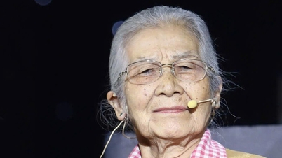 アーティストのフィ・ディウさんは血液感染症のため緊急治療のため入院した。