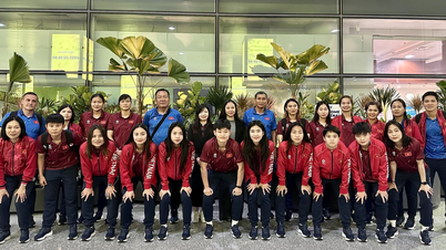 베트남 여자 축구 국가대표팀이 감회가 가득한 여정을 마치고 제33회 동남아시아 경기대회를 마치고 귀국했습니다.