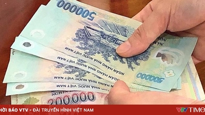 តើ​ពេលណា​ដែល​សំណើ​ដាក់ចេញ​នូវ​ផែនការ​ប្រាក់ខែ​ចំនួន ៥ និង​គម្រោង​ប្រាក់ឧបត្ថម្ភ​ចំនួន ៩?