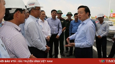 Deputy Prime Minister Tran Hong Ha inspects the entire Can Tho - Ca Mau expressway route before its inauguration.