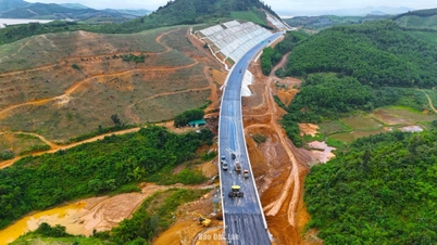 カインホア – バンメトート高速道路: 初期段階から広く開けた大通りへ。