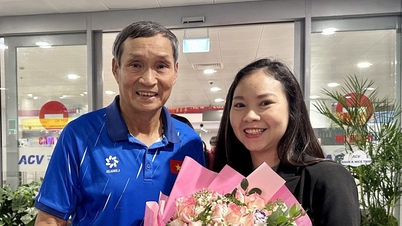 ក្រុមបាល់ទាត់នារីវៀតណាមបានត្រឡប់មកផ្ទះវិញដោយងើយក្បាលឡើងខ្ពស់។