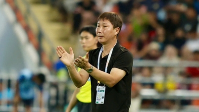 គ្រូបង្វឹក Kim Sang-sik បង្កើតប្រវត្តិសាស្ត្រក្នុងបាល់ទាត់វៀតណាម។