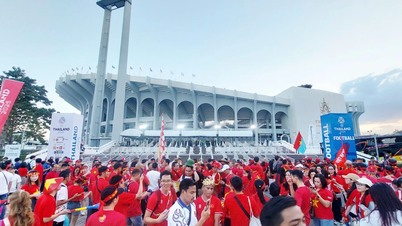 Fans dyed Ramjamangala red, igniting the spirit of the Vietnam U22 team.
