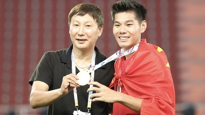 Coach Kim Sang-sik shares his feelings after winning the gold medal at the 33rd SEA Games - 2025.