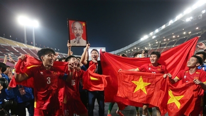 Le Vietnam U22 remporte la médaille d'or des SEA Games 33 : Thanh Nhàn et Đình Bắc sont nommés vainqueurs.