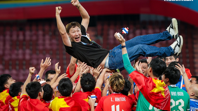 Vietnam U22 takımının Rajamangala Stadyumu'nda Tayland'ı yenerek 33. Güneydoğu Asya Oyunları'nda altın madalya kazanmasının görüntüsü kesinlikle muhteşem.