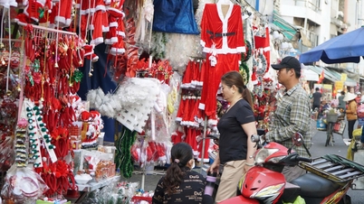 مع اقتراب عيد الميلاد، لا يزال سوق زينة عيد الميلاد راكداً.
