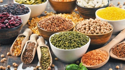 ROHRMASCHINENMARKT: Der Überangebotsdruck lastet schwer, die Preise für Zucker und Sojabohnen sinken.