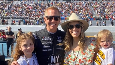 Video: Plane crashes in the US, famous racer killed.