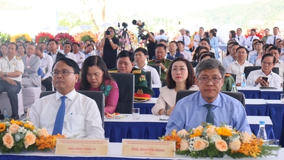 พิธีเปิดนิคมอุตสาหกรรมตันดึ๊กจัดขึ้นเพื่อเฉลิมฉลองการประชุมใหญ่พรรคแห่งชาติ