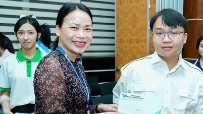 Asrama Universitas Nasional Vietnam Kota Ho Chi Minh menyediakan dukungan finansial, makanan, dan akomodasi bagi mahasiswa di daerah yang terkena banjir.
