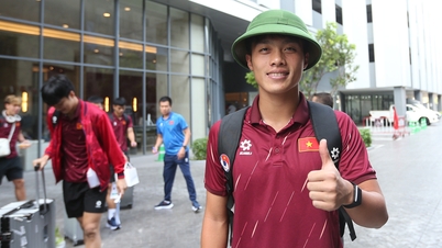Vietnamesiska U22-spelare bar märghjälmar och skrev autografer tills deras händer värkte när de kom hem.