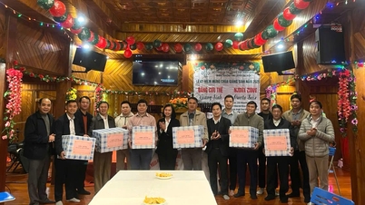 The Cao Bang Provincial Delegation visited and extended Christmas greetings to the Evangelical Church of Vietnam (Northern Region) on the occasion of Christmas 2025 at the En Noi group meeting point in Bao Lam commune.