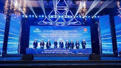 O bilionário Tran Dinh Long aperta o botão para inaugurar oficialmente a construção de uma fábrica de trilhos e aço especial.
