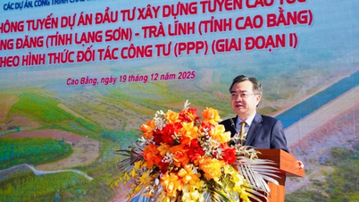 Upacara pembukaan tahap 1 proyek jalan tol Dong Dang-Tra Linh.