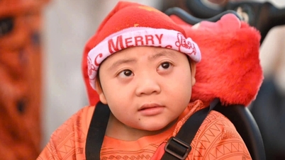 Noel đến sớm với những “chiến binh nhí" tại bệnh viện ở TPHCM