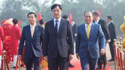 Vingroup khởi công 11 dự án, cổ phiếu tăng trần, thị trường khởi sắc