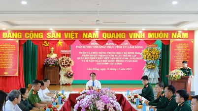 Phó Bí thư Thường trực Tỉnh ủy Lâm Đồng Đặng Hồng Sỹ thăm, chúc mừng Trung đoàn Bộ binh 994B