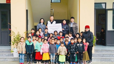 Hỗ trợ 520 triệu đồng cho học sinh và các hộ dân vùng sạt lở tại các xã Phố Bảng và Đồng Văn