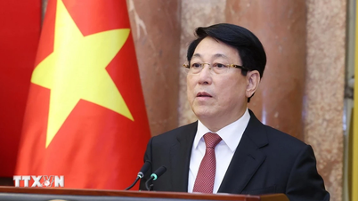 President Luong Cuong presided over the ceremony to present the decision to promote the military rank of General.