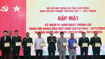 กองบัญชาการป้องกันเขต 1 – ดึ๊กตรอง จัดการประชุมเพื่อรำลึกถึงวันครบรอบ 81 ปีแห่งการก่อตั้งกองทัพประชาชนเวียดนาม