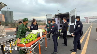 Quang Ninh: Grănicerii deschid canalul verde pentru a salva pacienți.