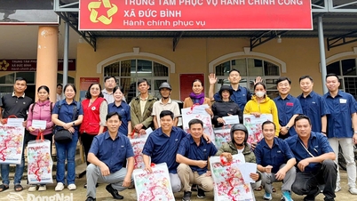 Chang Shin Vietnam Co., Ltd. visits and provides support to people affected by floods.