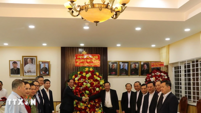 Naib Pengerusi Dewan Undangan Negeri mengucapkan selamat Hari Krismas kepada Keuskupan Ban Me Thuot.