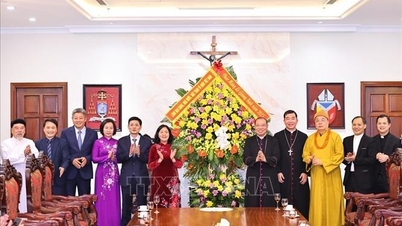 សូមជូនពរដល់គ្រិស្តបរិស័ទកាតូលិកទាំងអស់ឲ្យមានបុណ្យណូអែលដ៏សុខសាន្ត និងសប្បាយរីករាយ។