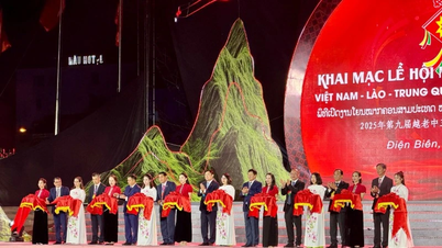 Церемонія відкриття фестивалю метання м'яча трьох країн: В'єтнам, Лаос та Китай