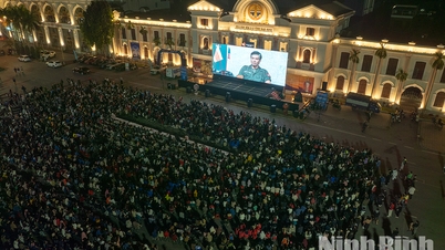 Nam Dinh bölgesindeki Ninh Binh Genç Girişimciler Derneği, halka açık bir şekilde "Kırmızı Yağmur" filminin gösterimini düzenledi.