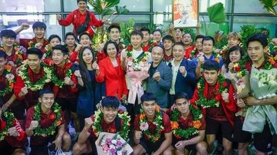 ក្រុម U22 វៀតណាម បានវិលត្រឡប់មកទីក្រុងហាណូយវិញ បន្ទាប់ពីទទួលបានមេដាយមាសនៅក្នុងព្រឹត្តិការណ៍ស៊ីហ្គេមលើកទី ៣៣។