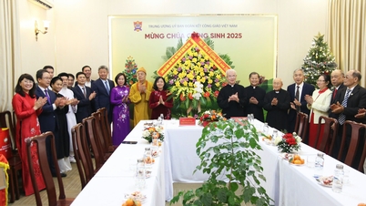 Chủ tịch Ủy ban Trung ương MTTQ Việt Nam thăm, chúc mừng Tòa Tổng Giám mục Tổng Giáo phận Hà Nội và Ủy ban Đoàn kết Công giáo Việt Nam