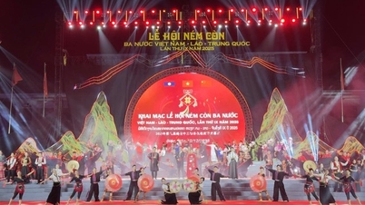 พิธีเปิดงานเทศกาลขว้างลูกบอลเวียดนาม-ลาว-จีน ครั้งที่ 9 ประจำปี 2025 จัดขึ้นอย่างมีชีวิตชีวาและสีสันสดใส