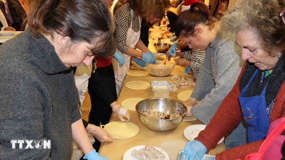 Promoting Vietnamese cuisine through a spring roll making class in Brussels.