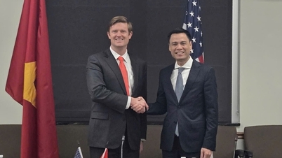Vietnam and the US hold dialogue on politics, security, and defense.