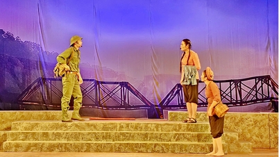 Le théâtre Bac Ninh Cheo propose des spectacles gratuits aux soldats et au public.