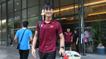 De vietnamesiske U22-spillerne forlater Thailand og forbereder seg på å reise hjem med gullmedaljen fra SEA Games.