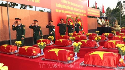 Binh Phuoc Şehitler Mezarlığı'nda şehit düşen 41 askerin anma töreni ve defin işlemi gerçekleştirildi.