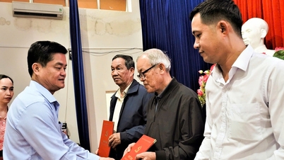 ងុយហាញសើន មានគោលបំណងធ្វើឱ្យសេវាកម្ម ទេសចរណ៍ និងពាណិជ្ជកម្មក្លាយជាវិស័យសេដ្ឋកិច្ចសំខាន់ៗ។