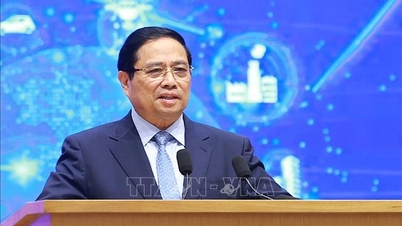 Perdana Menteri Pham Minh Chinh: Membangunkan ekonomi digital, masyarakat digital dan warga digital dengan '5 prinsip perintis, 5 ya dan 5 tidak'.