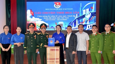 Menyampaikan hadiah kepada askar yang cedera dan sakit di Pusat Pemulihan Nghe An untuk Askar yang Cedera.